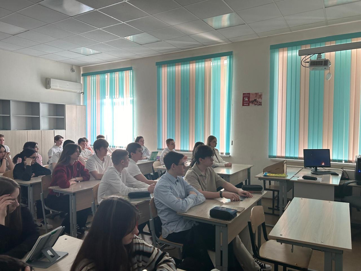 Постер к социальной практике: "Когда я вижу природу, я чувствую себя живым."   Фридрих Ницше