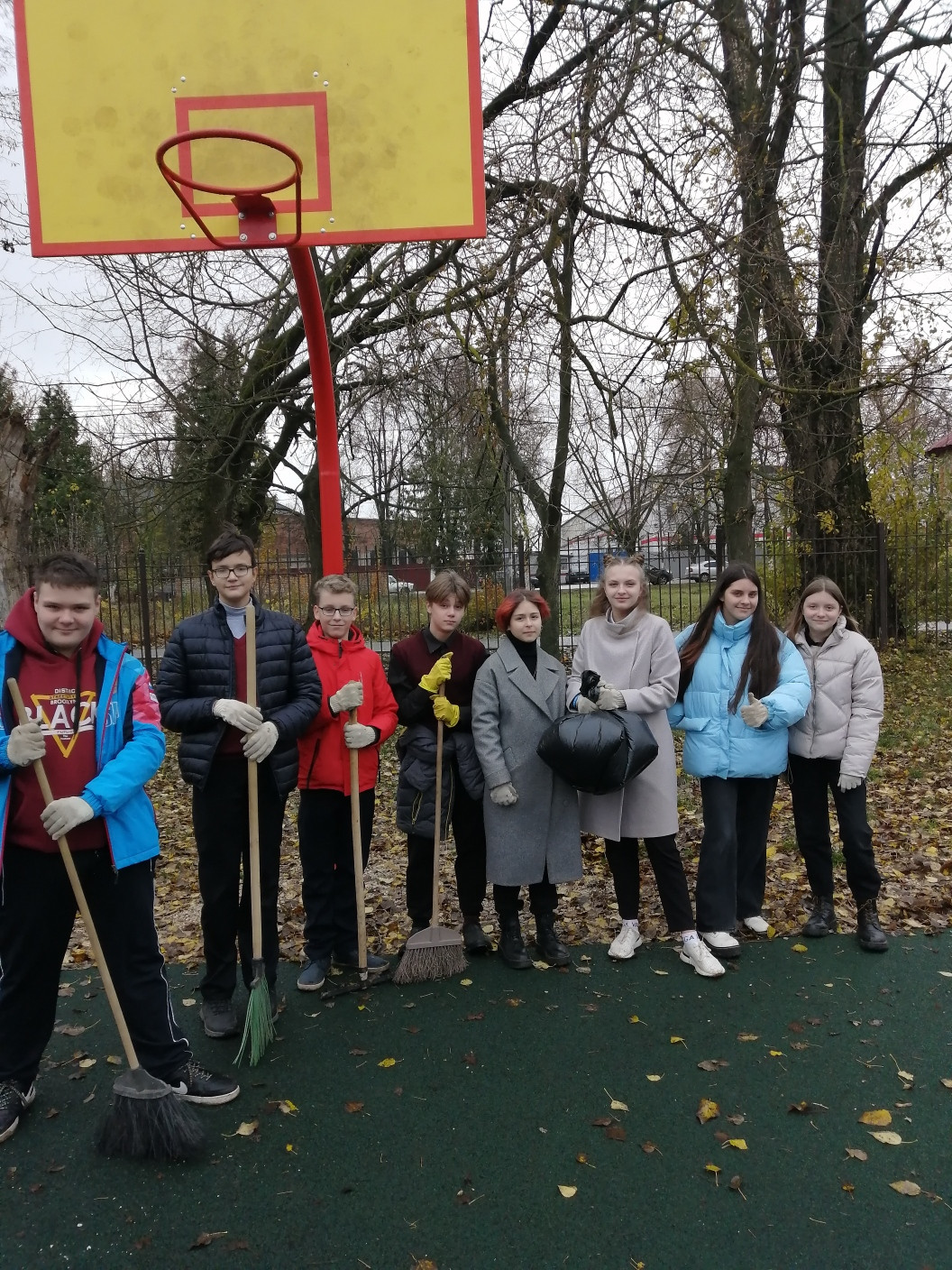 Постер к социальной практике: Труд нас облагораживает! А если нас много ,то вдвойне!