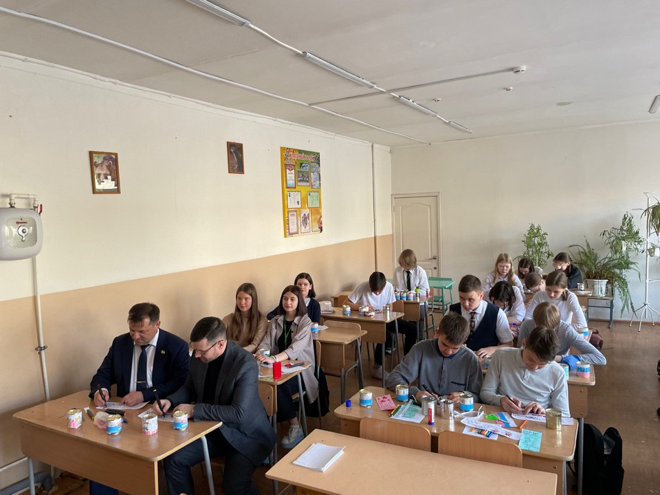 Постер к социальной практике: Акция "открытка на банку"