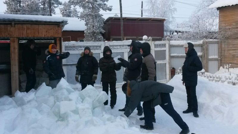 Постер к социальной практике: Помогать пожилым - это прежде всего.