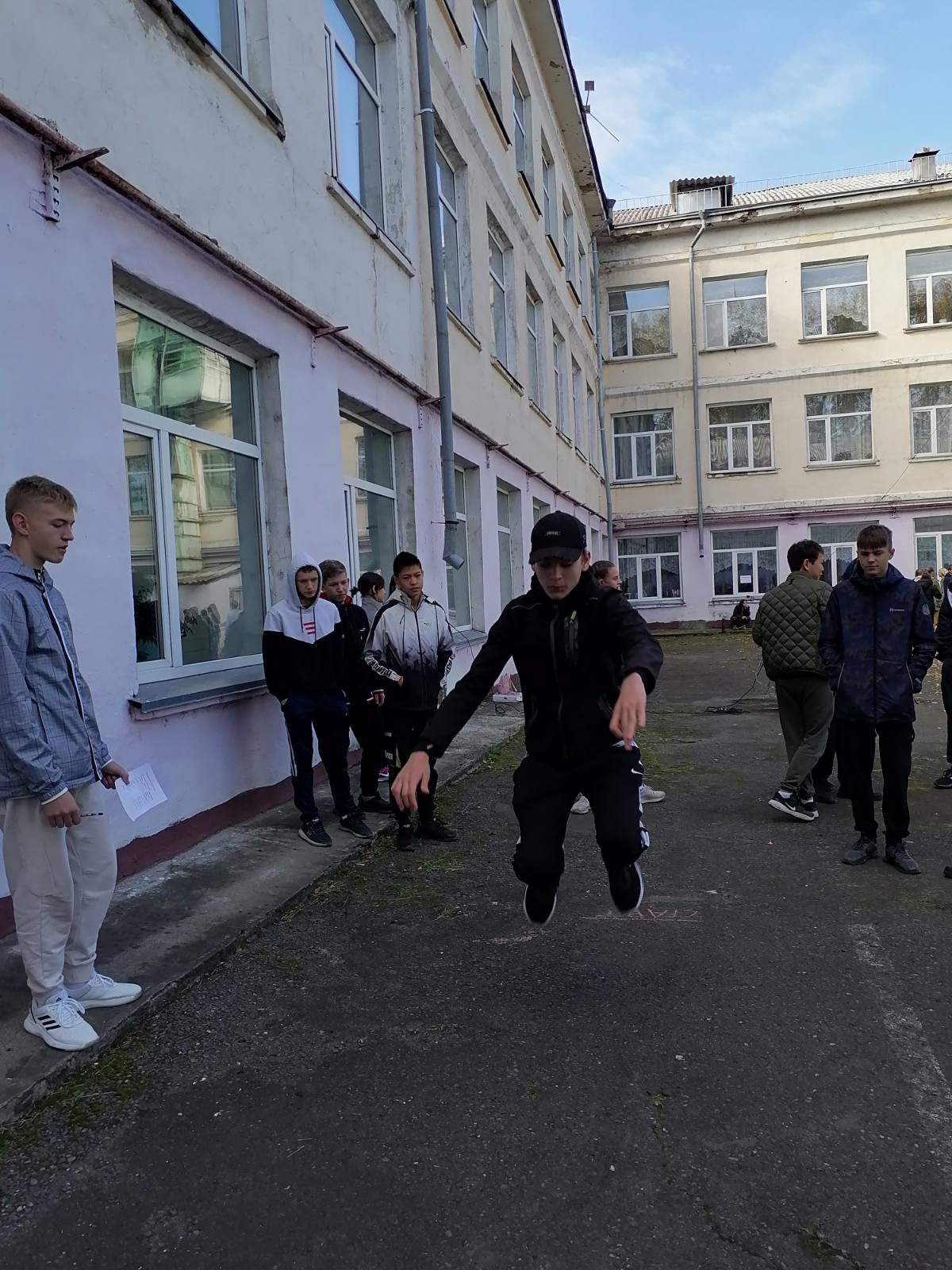 Постер к социальной практике: "В здоровом теле- здоровый дух!"