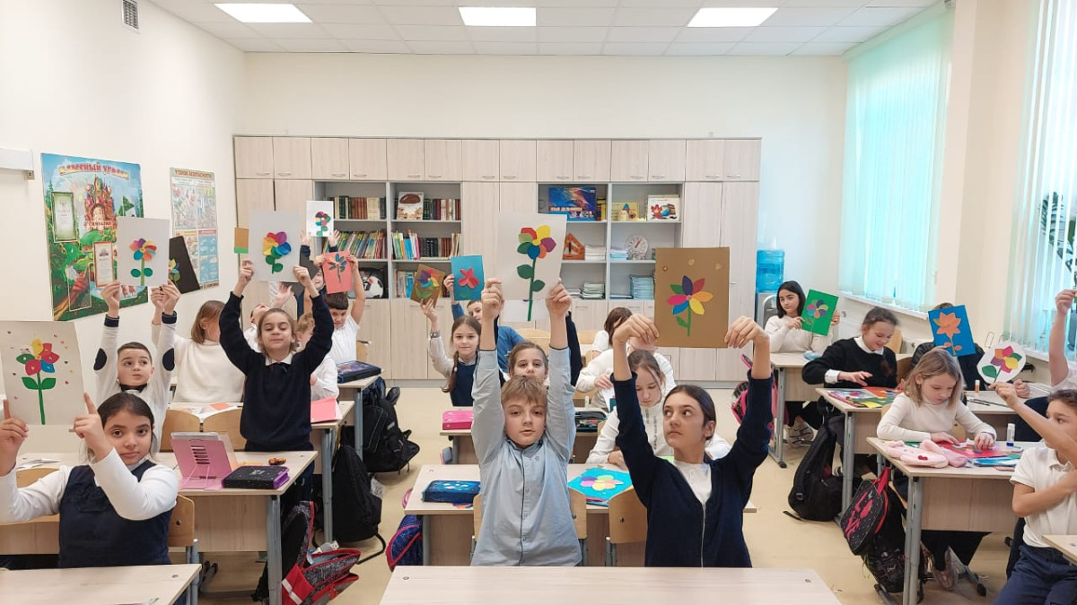 Постер к социальной практике: исполняя чужую мечту- растешь в своих глазах