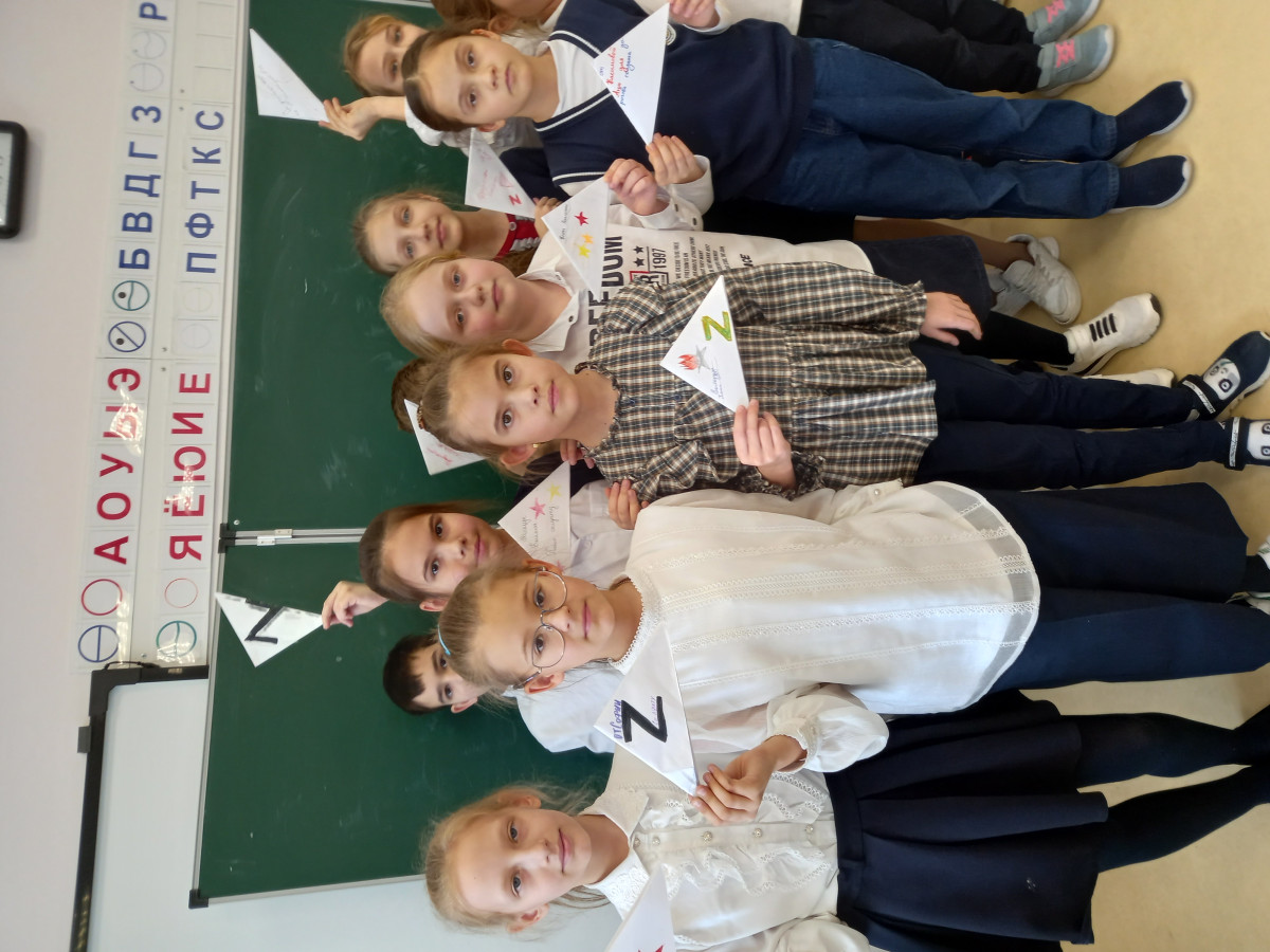 Постер к социальной практике: Честь - доблесть,  честность, благородство - качества, которые необходимо воспитывать в душе каждого человека с детства.