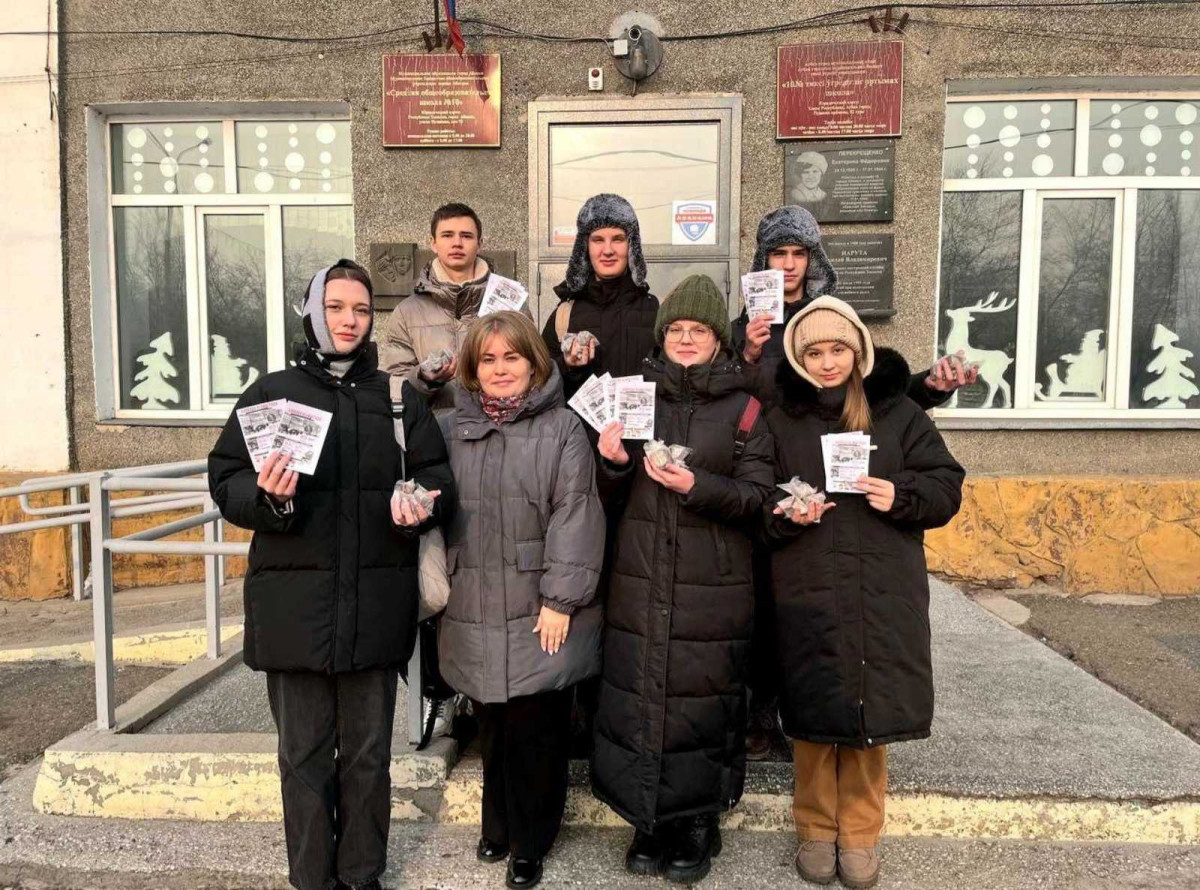 Постер к социальной практике: Подготовили информационные листовки о блокаде Ленинграда.