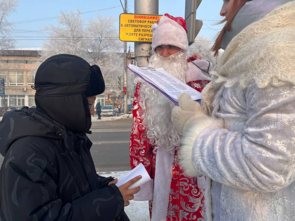 Постер к социальной практике: Напомнили жителям микрорайона о Правилах безопасности на дорогах