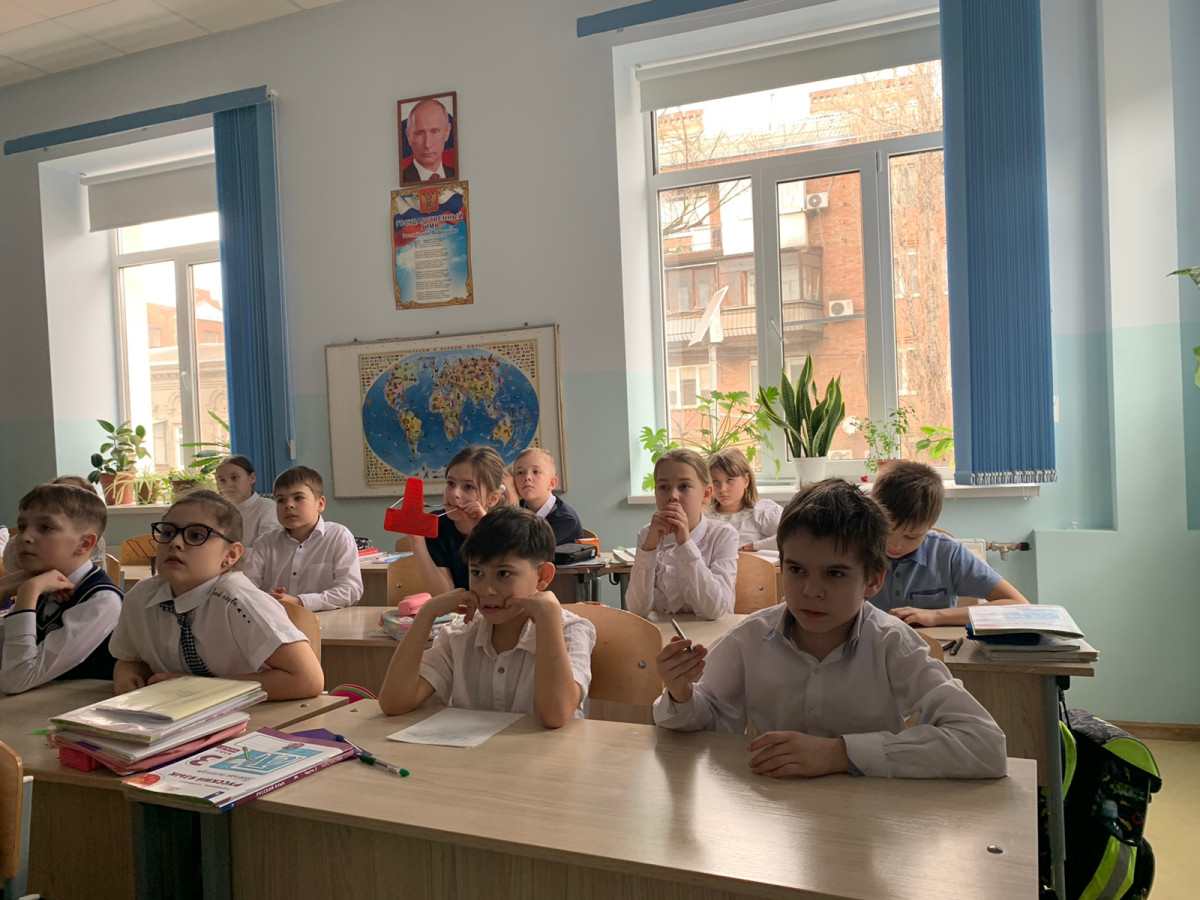 Постер к социальной практике: Герой, пример для подражания.