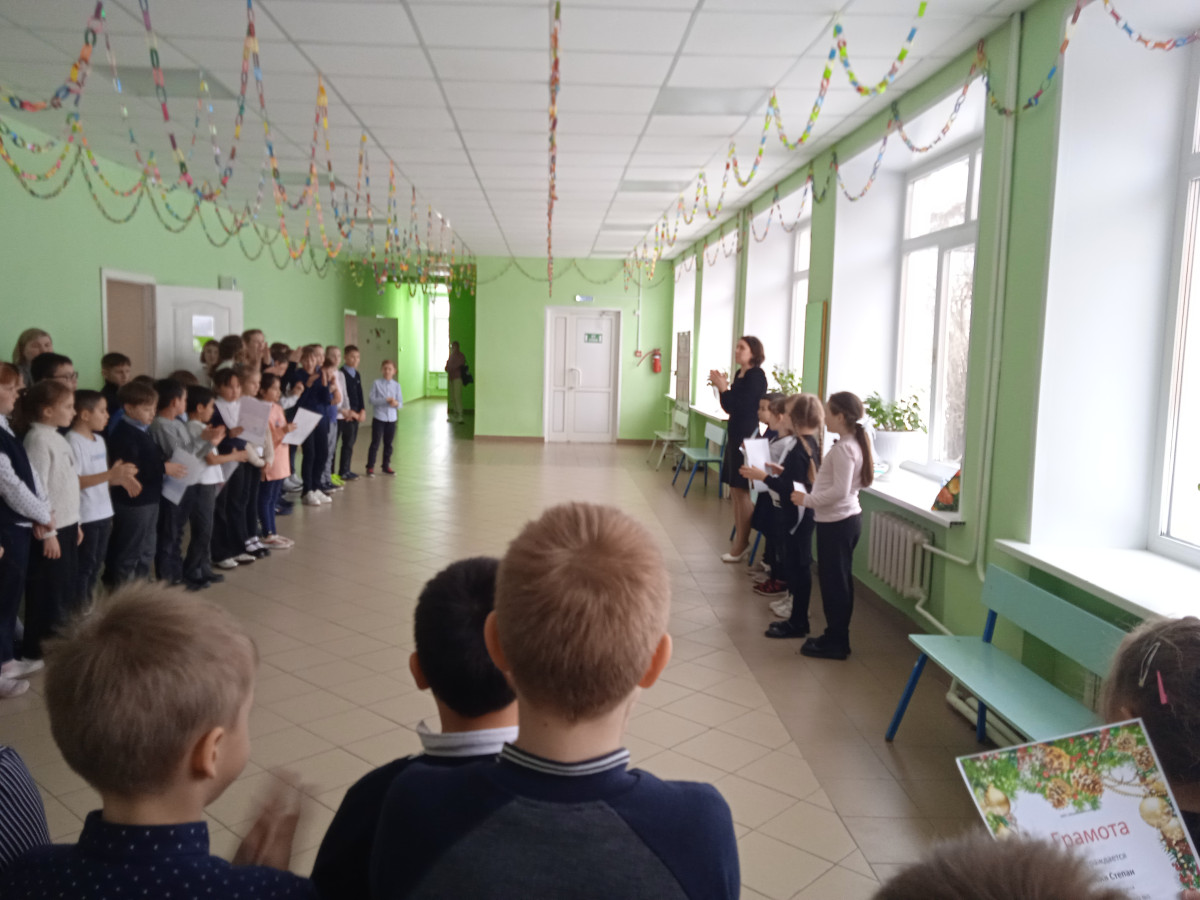 Постер к социальной практике: "Уметь быть благодарным" МБОУ Жемчужненская СШ№1, Название фильма: " С Новым годом, Раиса Васильевна!". Качество: благодарность, признательность. ФИО - Громова Полина Александровна. Отчет. :