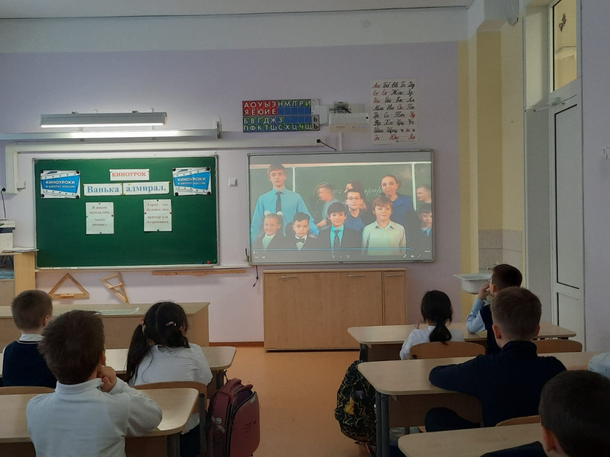 Постер к социальной практике: Герой живет в каждом из нас.