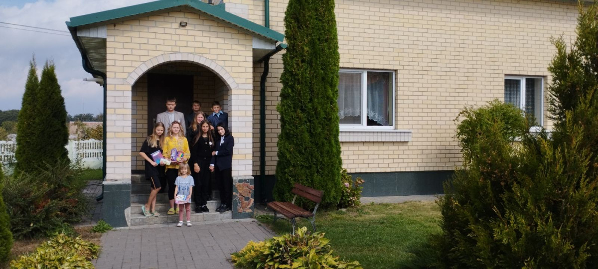 Постер к социальной практике: С добротой по миру