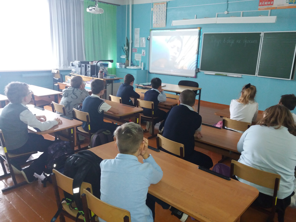 Постер к социальной практике: Помочь друзьям , когда им сложно.