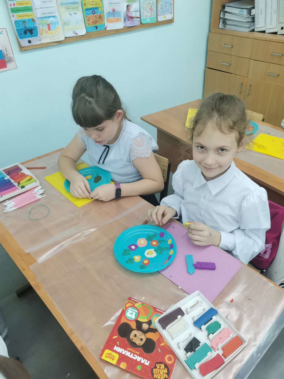 Постер к социальной практике: ГБОУ СОШ № 4 п.г.т. Безенчук ЮЗУ Юго-Западное управление министерства образования "С Новым годом, Раиса Родионовна!" Качество благодарность
