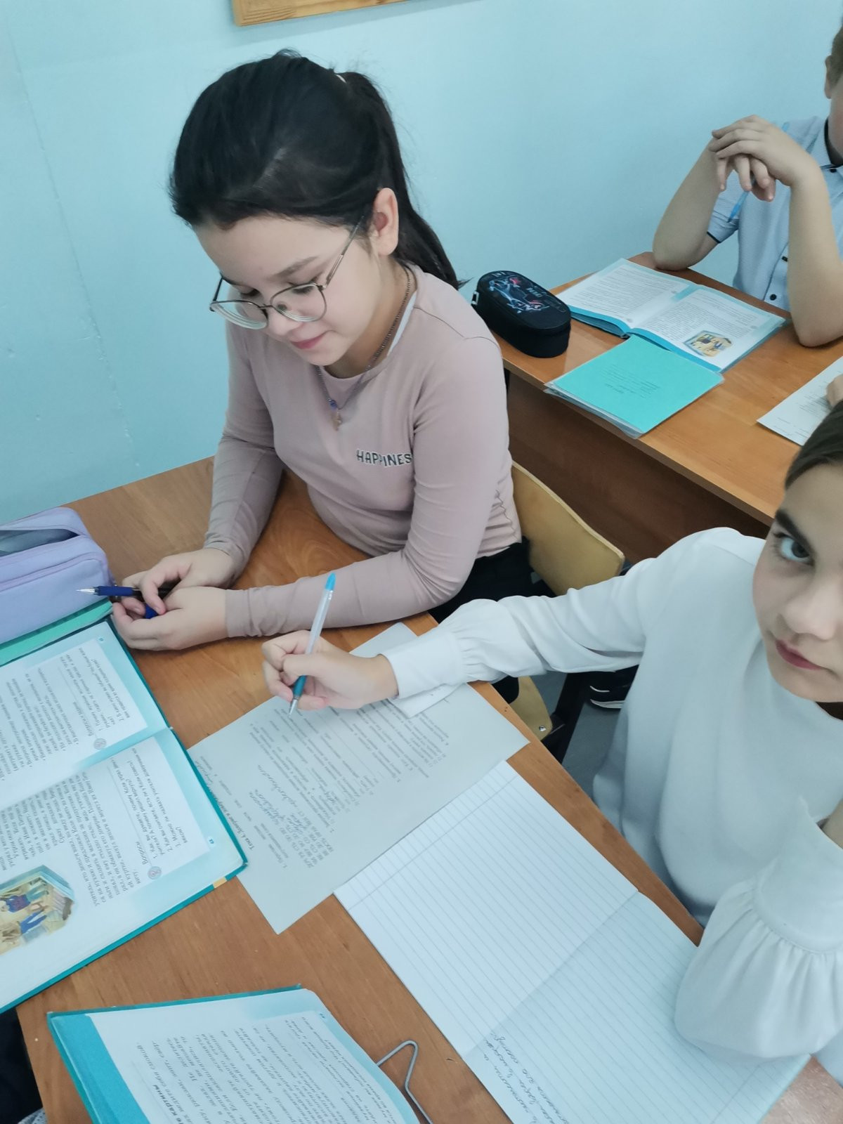 Постер к социальной практике: ГБОУ СОШ № 4 п.г.т. Безенчук ЮЗУ Юго-Западное управление министерства образования "Не трус и не предатель" Качество :дружба, доверие.Мисюкова Юлия Александровна.Отчет по просмотру фильма