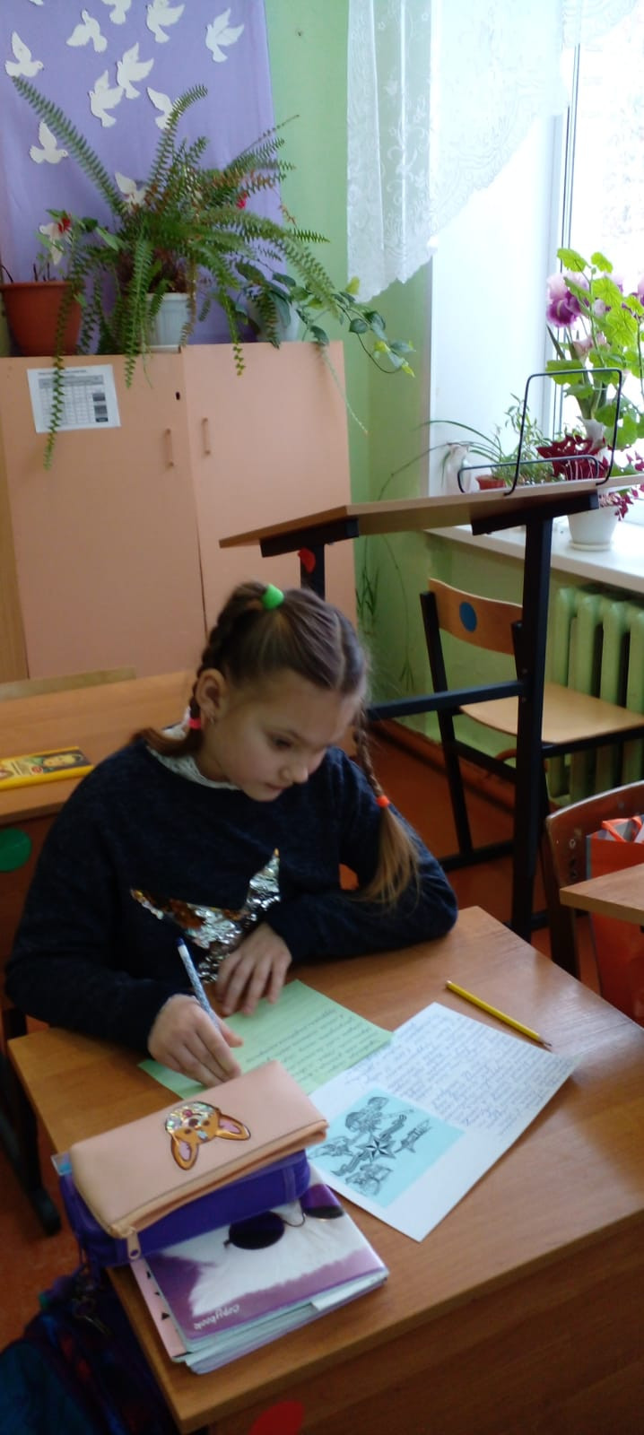 Постер к социальной практике: Праздничный привет героям.