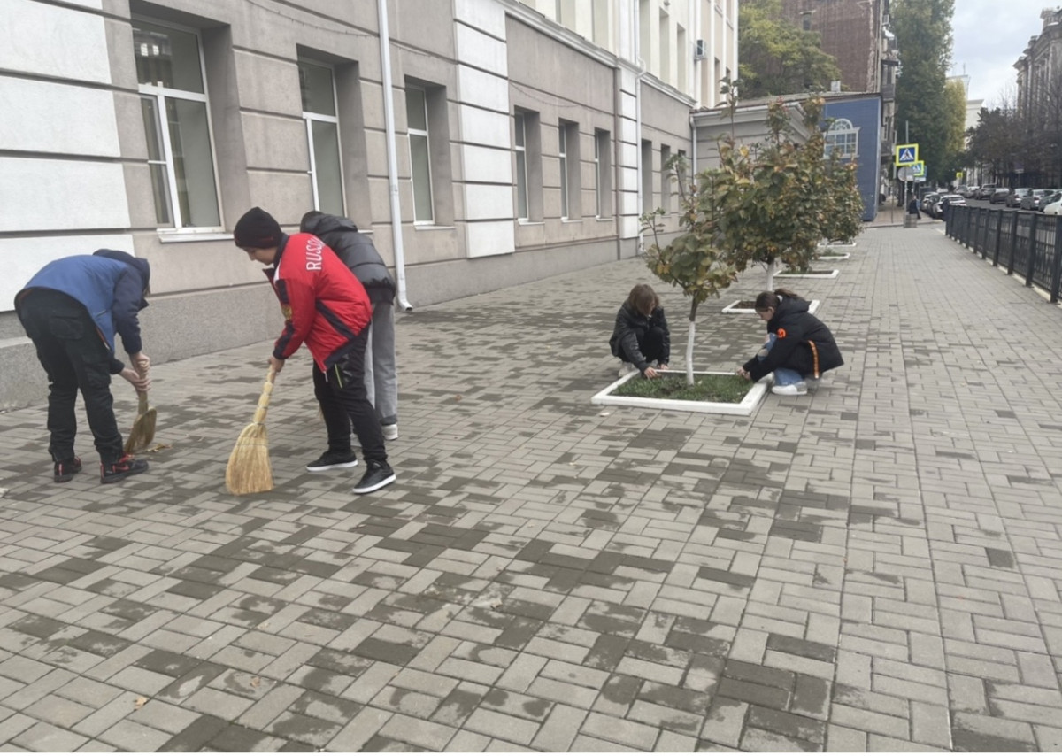 Постер к социальной практике: Субботник во дворе школы