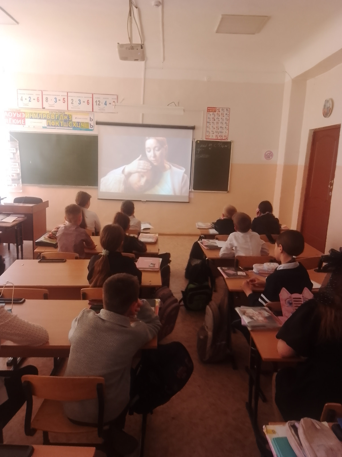 Постер к социальной практике: Давайте быть рядом