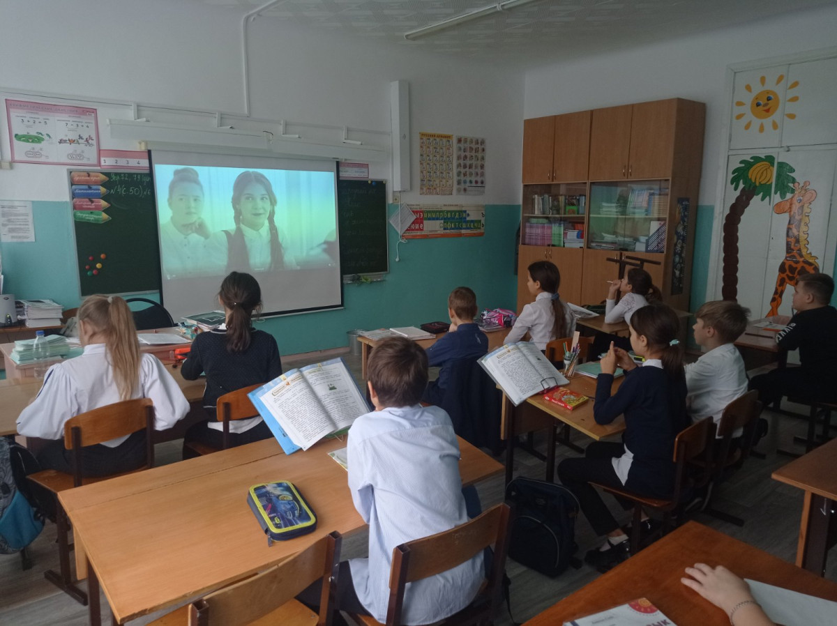 Постер к социальной практике: Другой мир - мир наших фантазий, мир нашей мечты