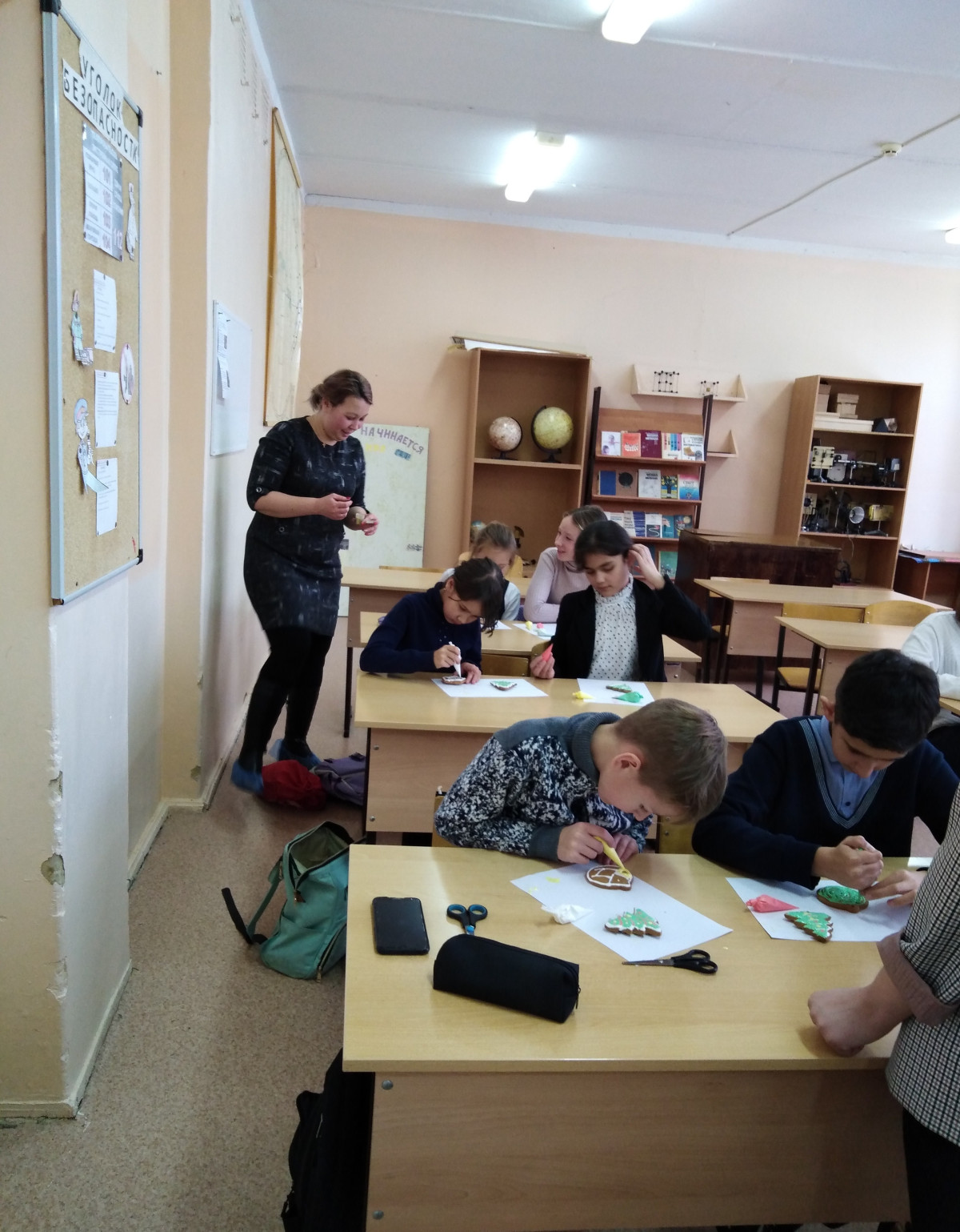Постер к социальной практике: Подарки для героев.