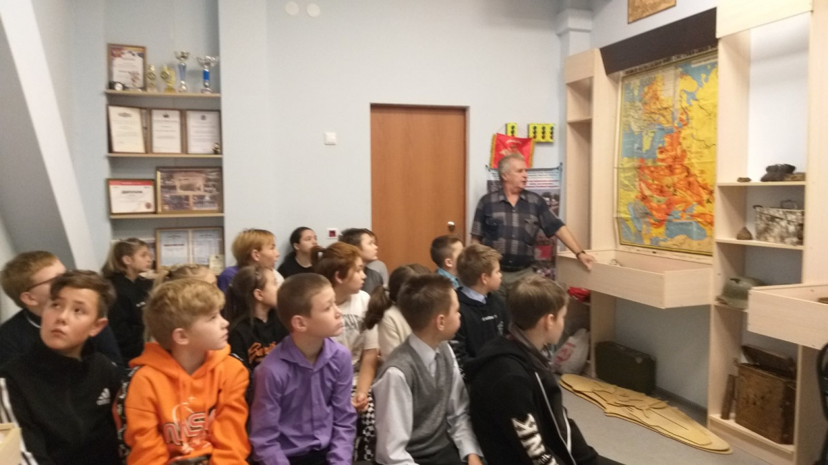 Постер к социальной практике: Честь для Родины- пример для подрастающего поколения