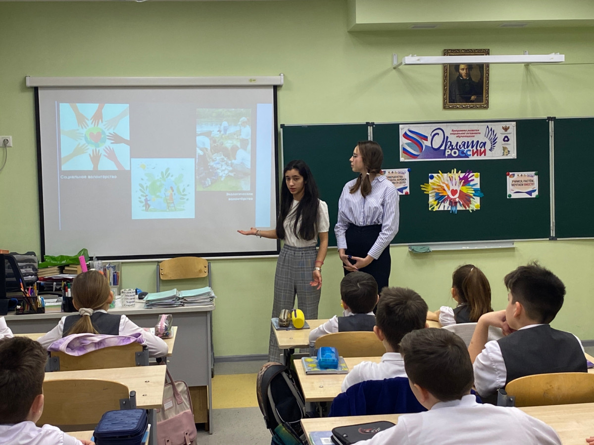 Постер к социальной практике: Знакомьтесь-волонтеры!