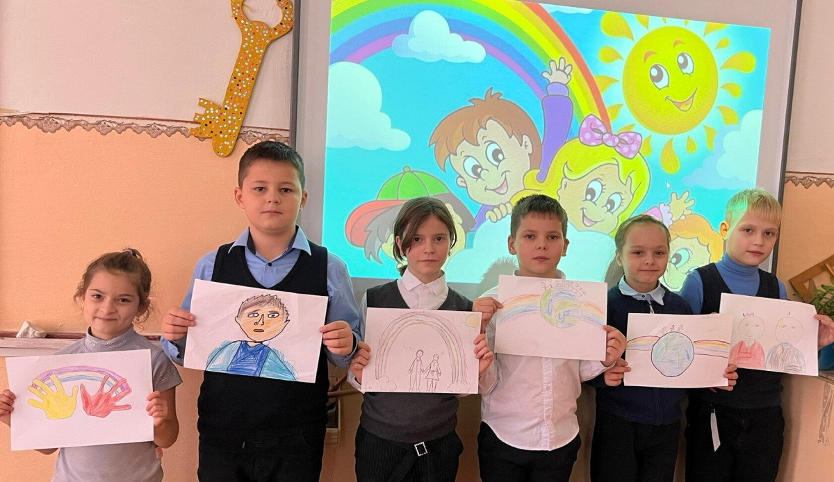 Постер к социальной практике: Рассмотрели понятие "Дружба"