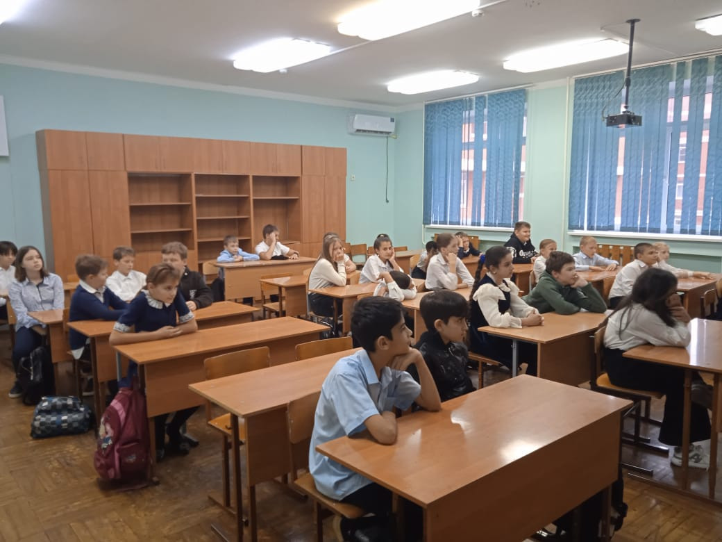 Постер к социальной практике: МАОУ СОШ № 65 фильм " Пять дней", Рыбакова Елена Сергеевна