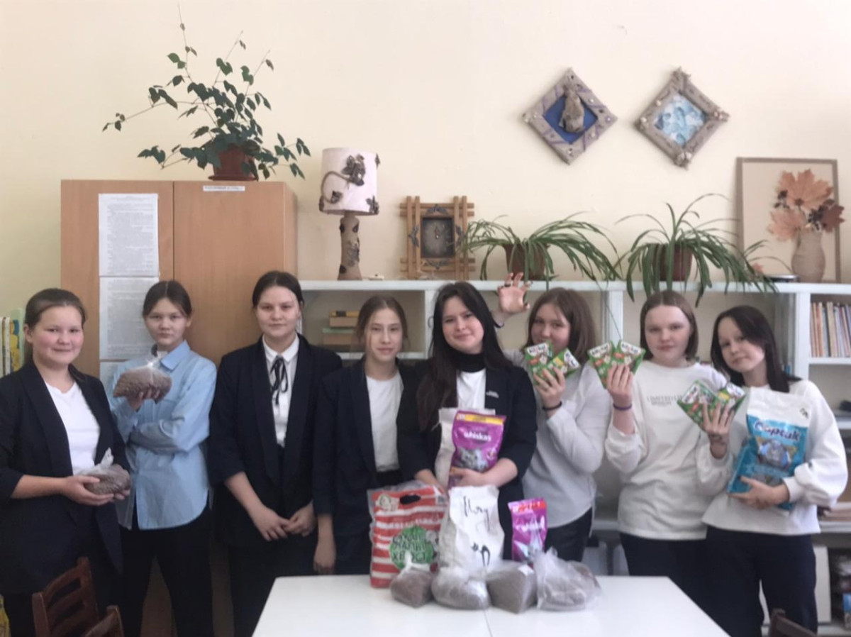 Постер к социальной практике: Помогать животным просто!