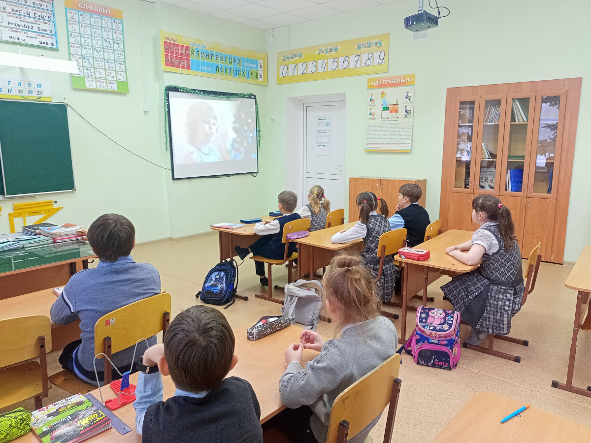 Постер к социальной практике: И взрослые ждут поздравление