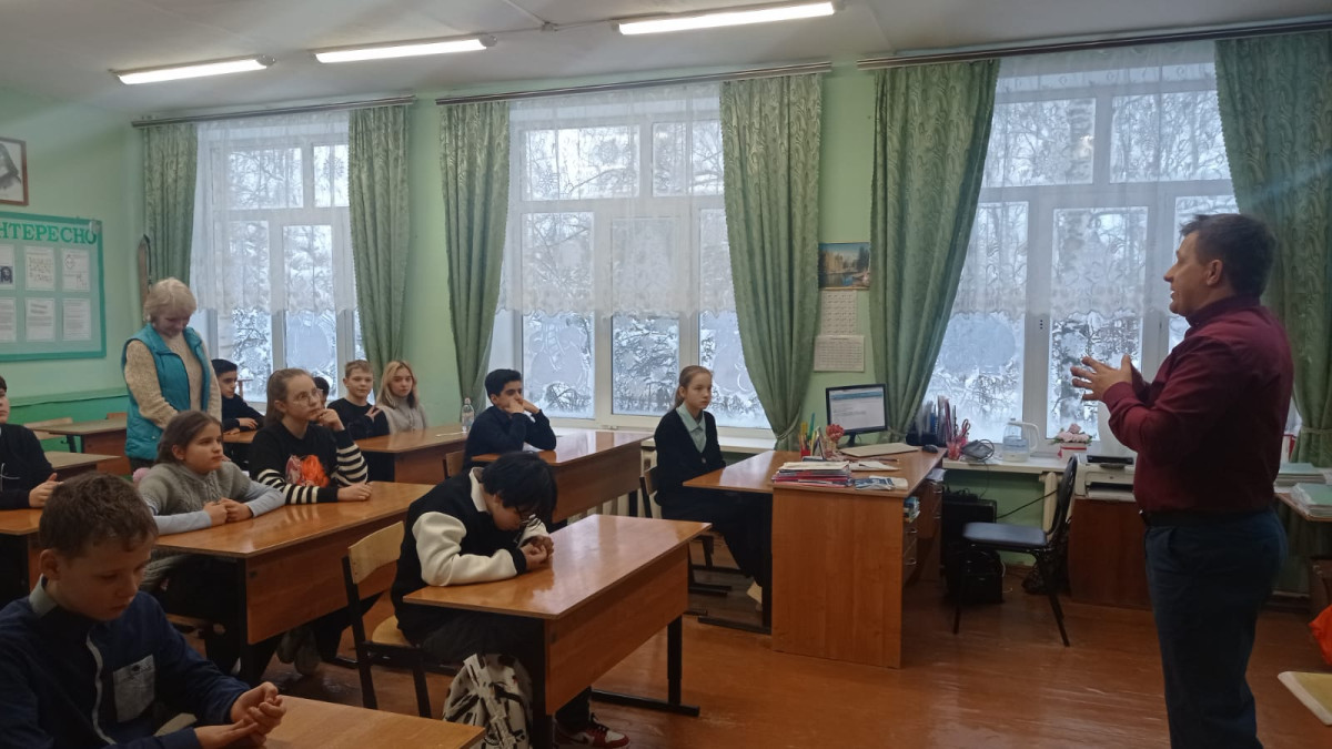 Постер к социальной практике: "Всякое слово ничтожно, когда не увенчано делом"