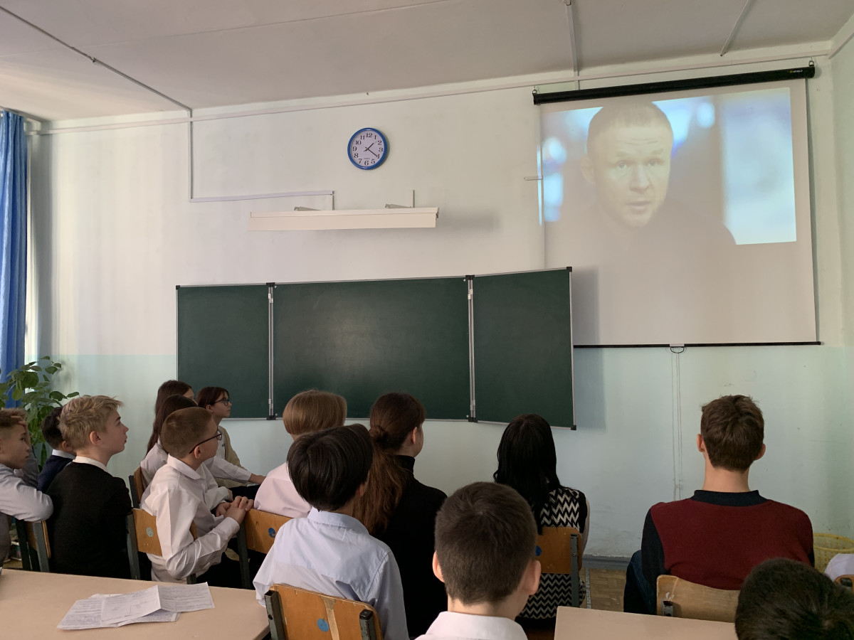 Постер к социальной практике: Дела вытекают из слов.