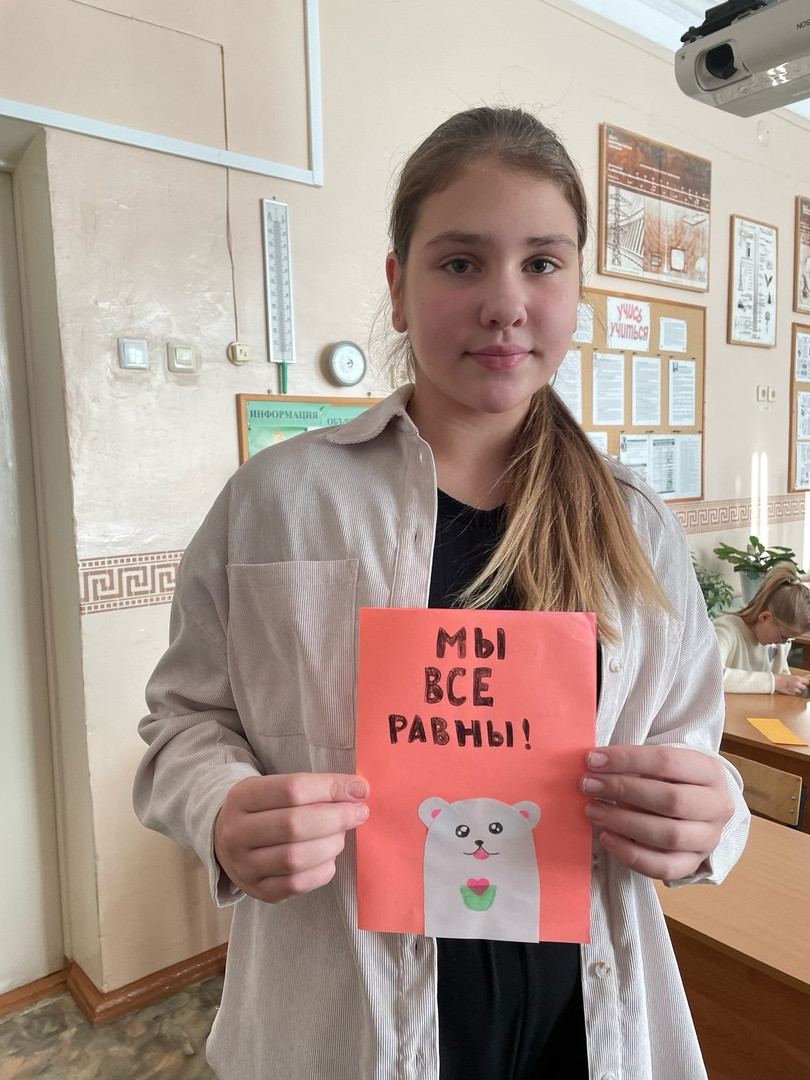 Постер к социальной практике: Изготавливаем поздравительные открытки для инвалидов и пожилых людей