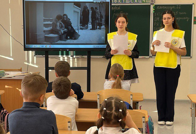 Постер к социальной практике: Сбор вкусных подарков бойцам СВО