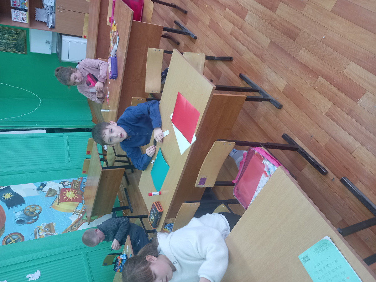 Постер к социальной практике: Делаем значки-благодарности.