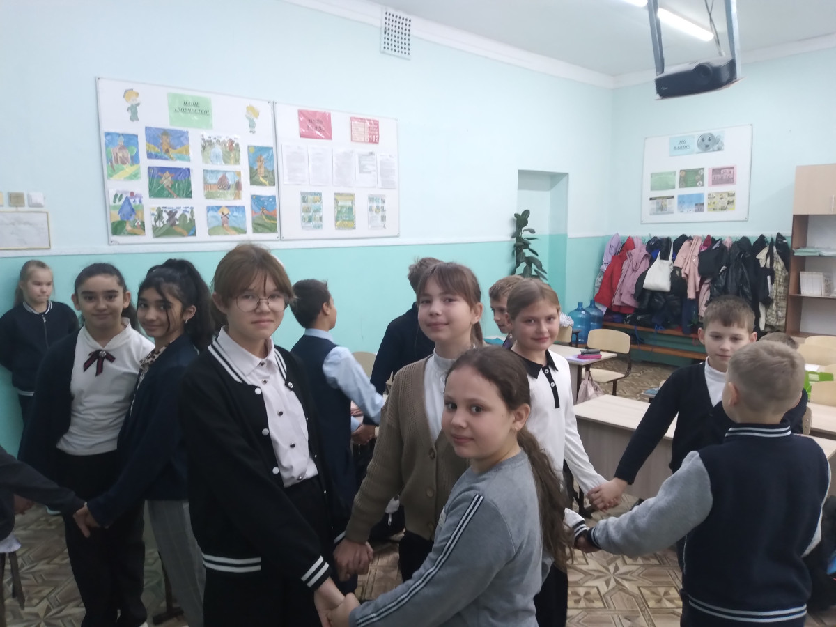 Постер к социальной практике: Мы такие разные, но мы вместе!