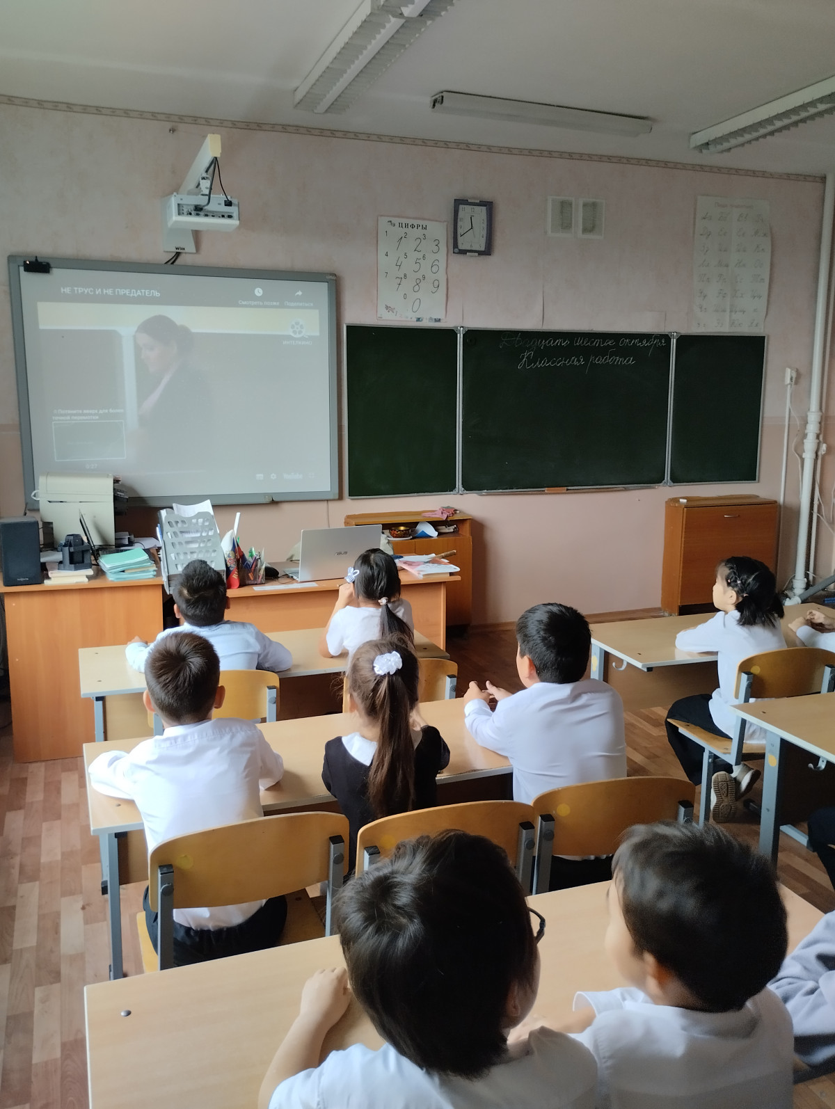 Постер к социальной практике: Помощь вместо осуждения.