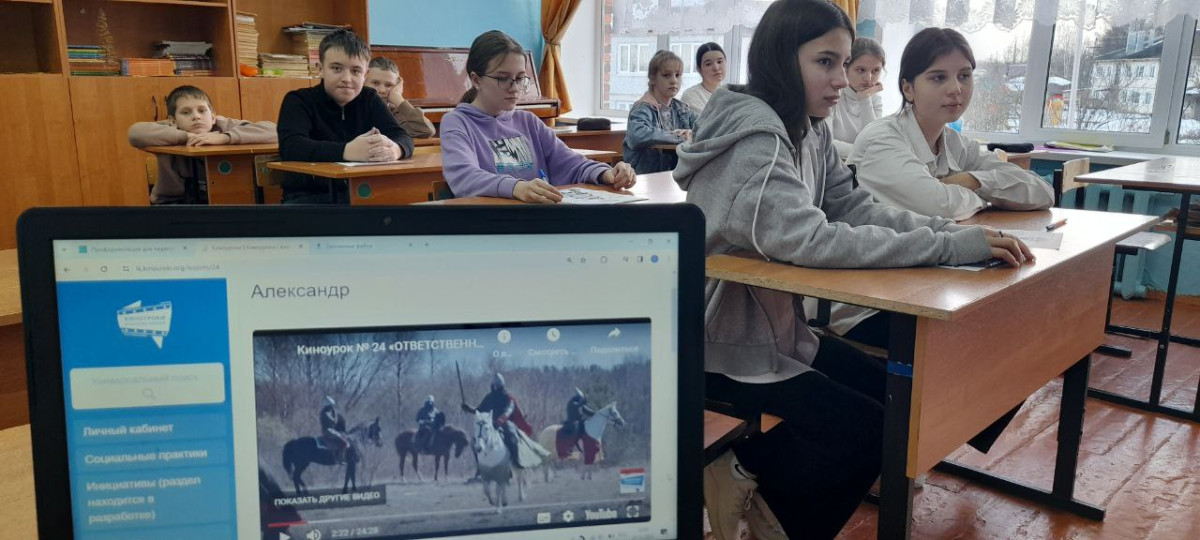 Постер к социальной практике: Чтим патриотов России