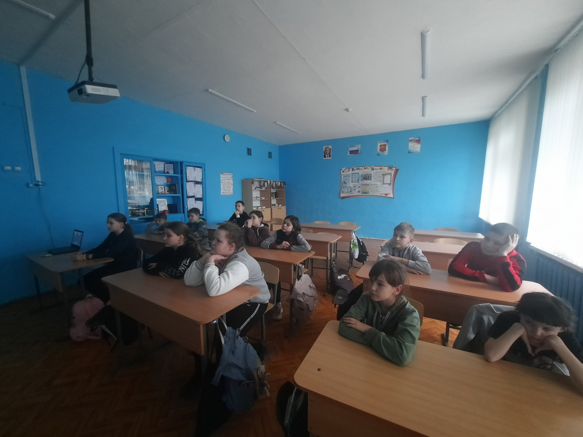 Постер к социальной практике: Оглянись вокруг, и ты увидишь...