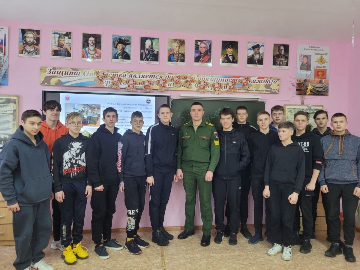 Постер к социальной практике: "Есть такая профессия -Родину защищать!"