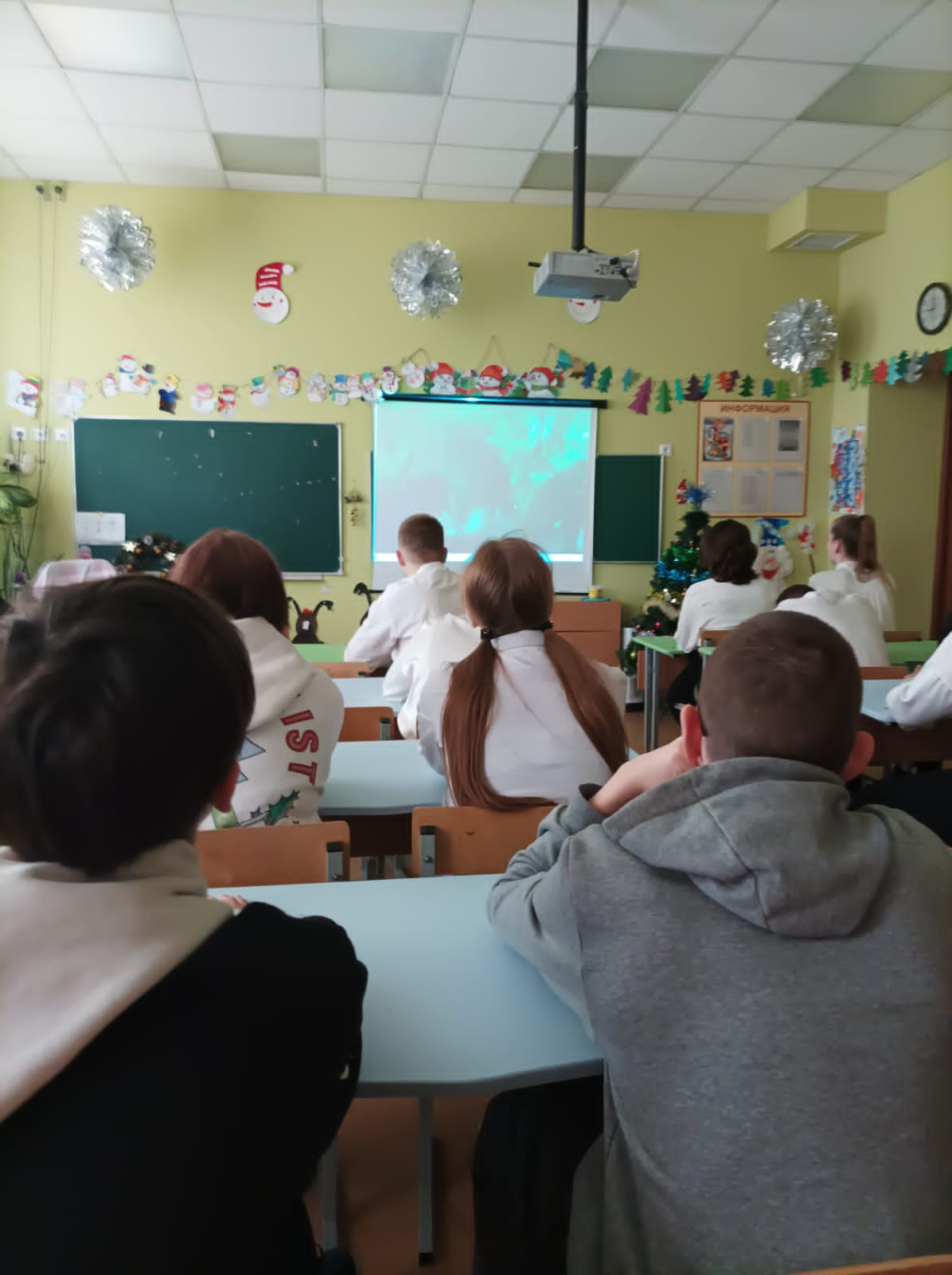 Постер к социальной практике: Макулатура, новогодний подарок для детей детского дома, книги для детей ЛНР и ДНР.