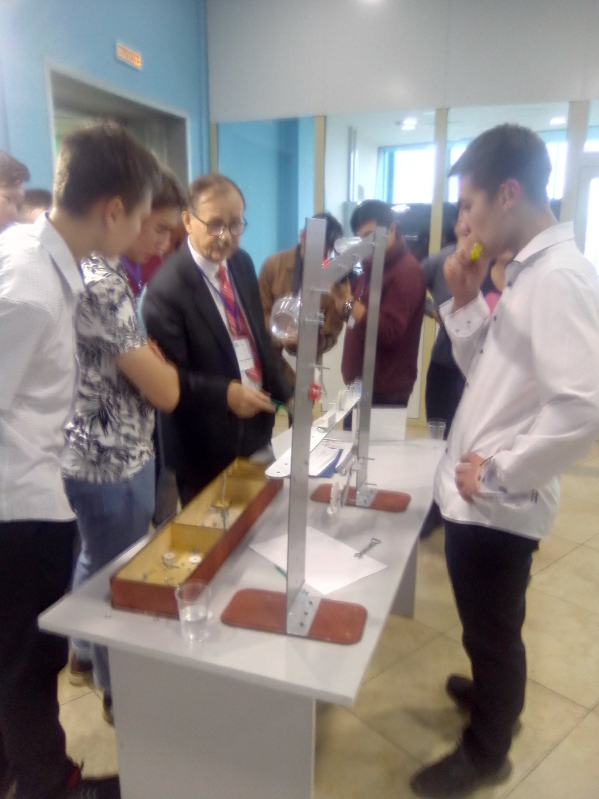 Постер к социальной практике: "Школьные ботаны"