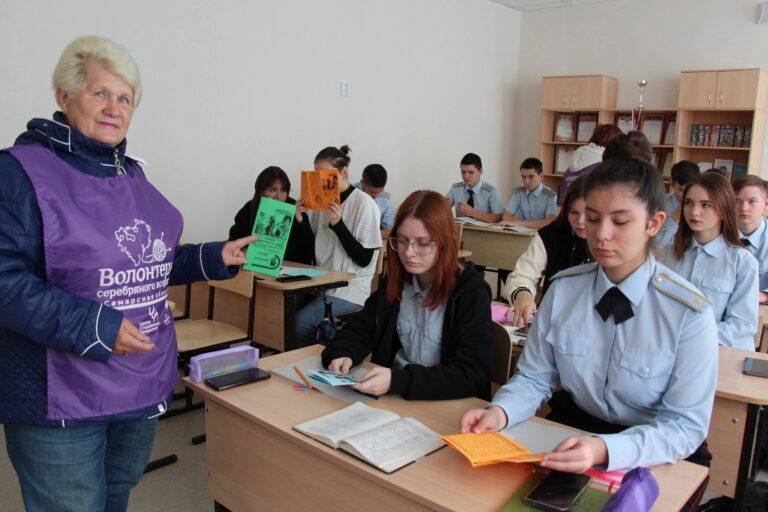 Постер к социальной практике: Мы не волшебники, мы хотим помогать другим!