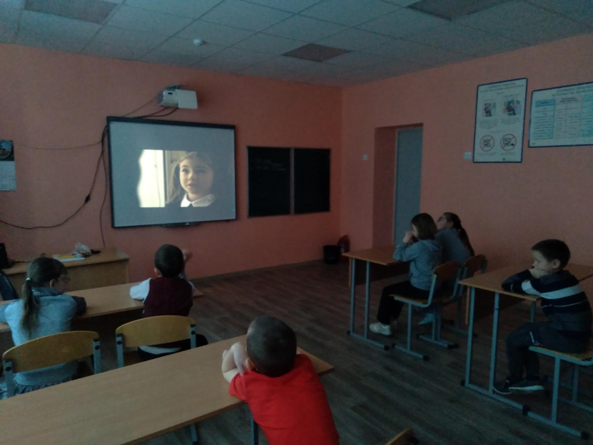 Постер к социальной практике: "Существуют все!"