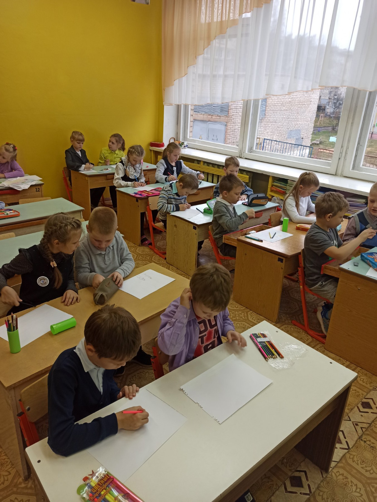 Постер к социальной практике: Рисунки на тему "Я и мой друг"