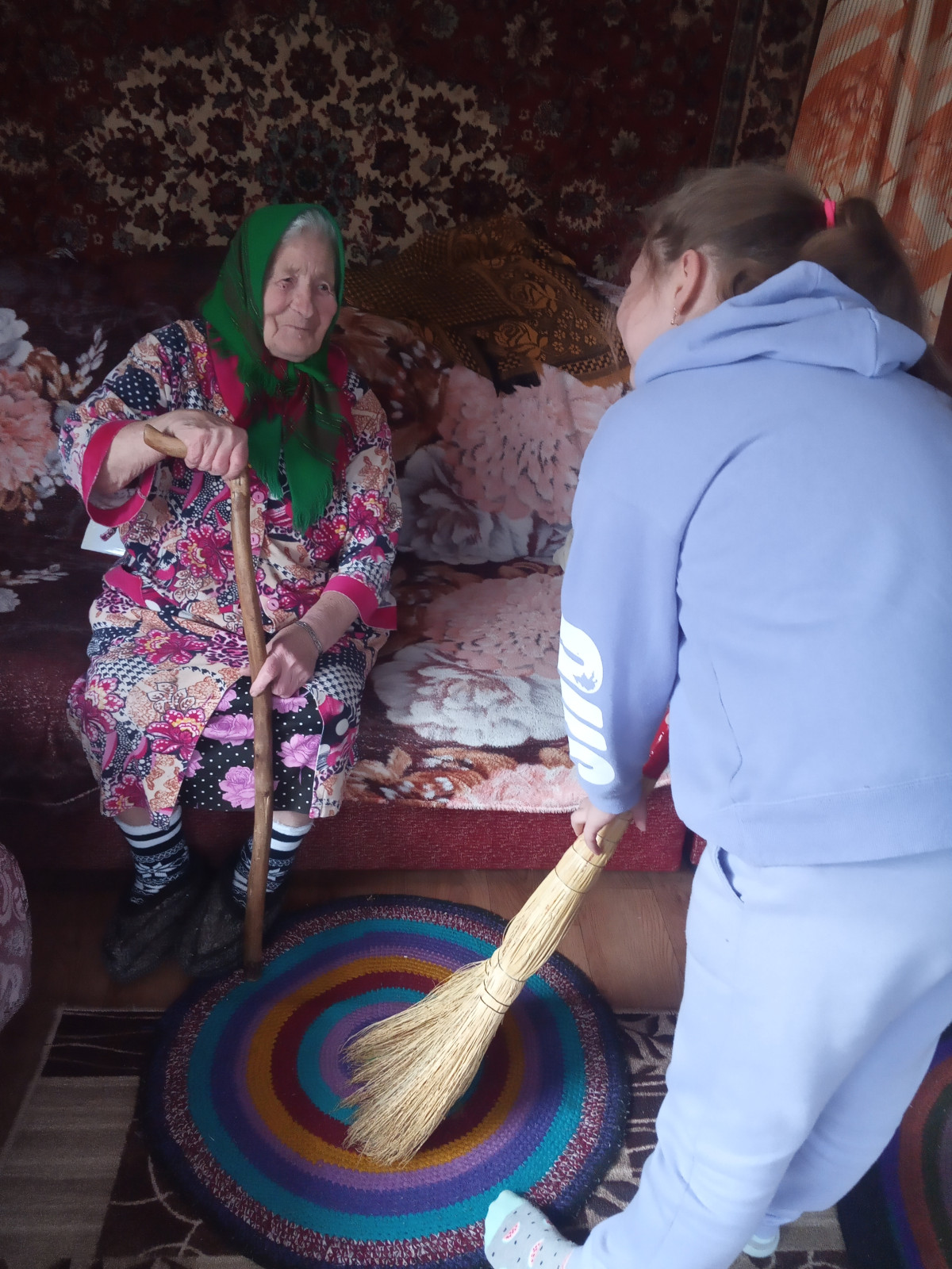 Постер к социальной практике: Уважаем наших бабушек