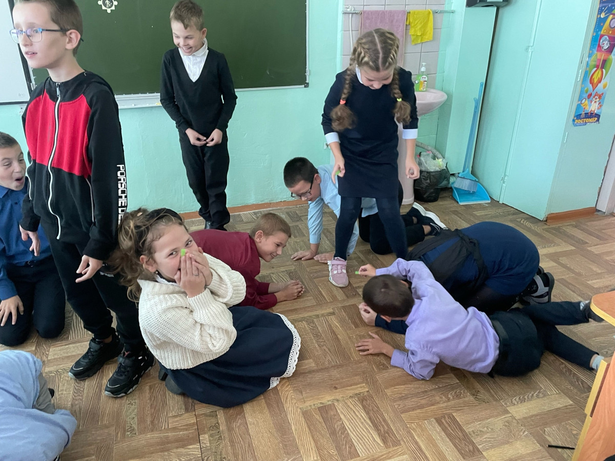 Постер к социальной практике: Давайте жить дружно