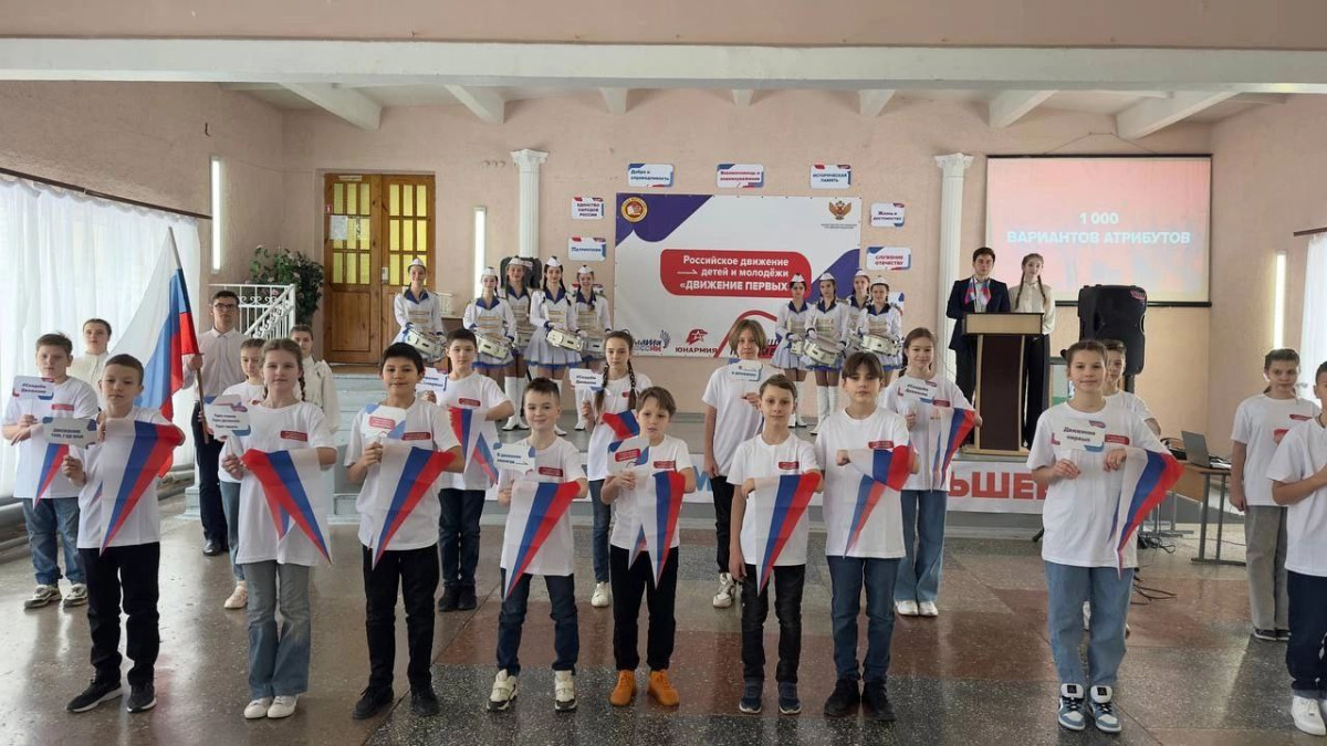 Постер к социальной практике: Новое поколение. "Быть с Россией, быть Первыми"