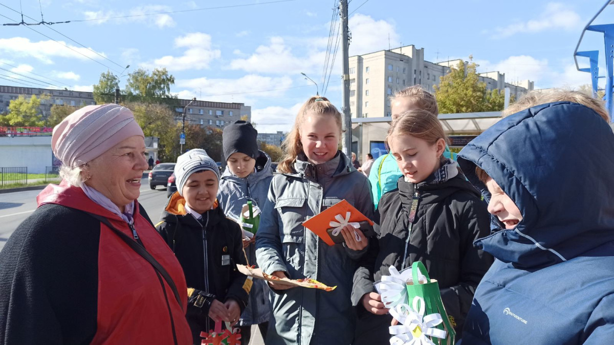 Постер к социальной практике: Дарить улыбку- это так просто