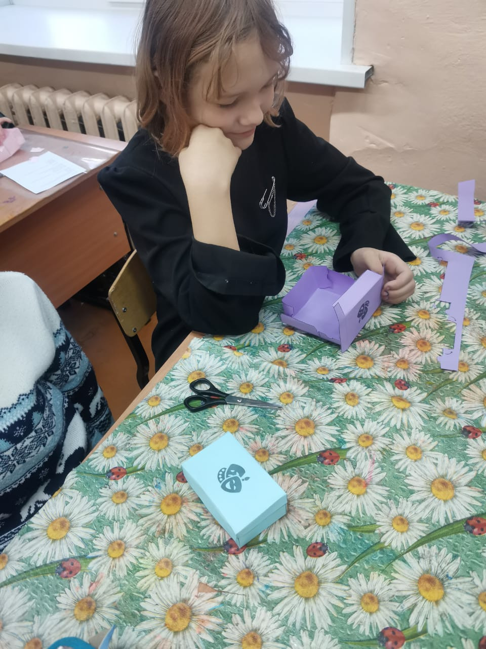 Постер к социальной практике: коробочки счастья