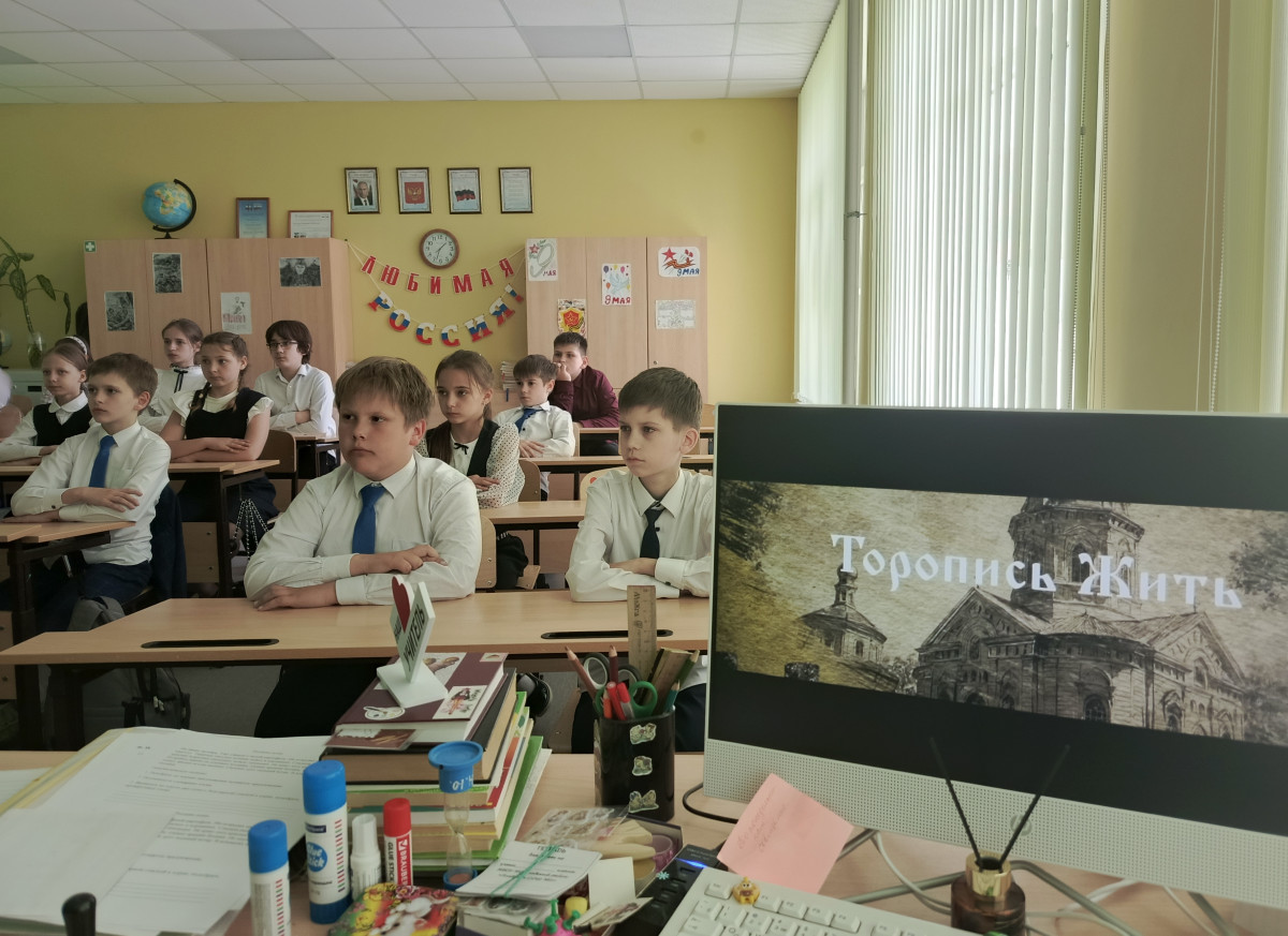 Постер к социальной практике: Главная обязанность в жизни - быть человеком!