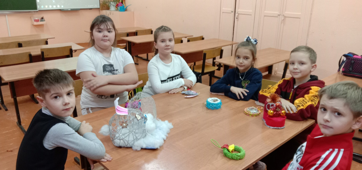 Постер к социальной практике: Подарки в  преддверии Нового года.