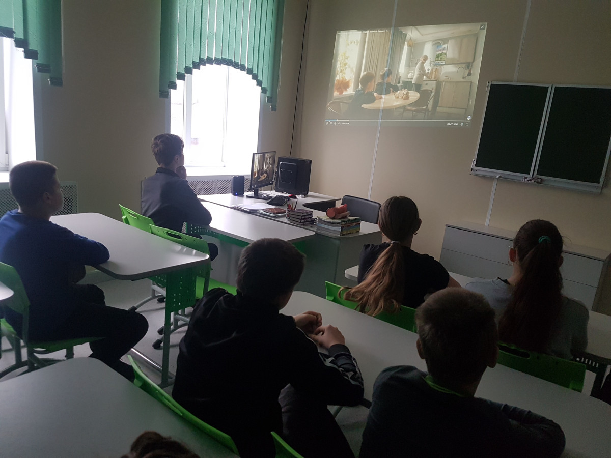 Постер к социальной практике: Искусство помогает в трудных ситуациях